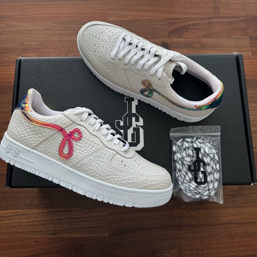 John Geiger GF-01 Off- White Pebbled Leather Iridescent Shoes size 7 Women’s